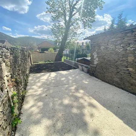 La Cascade Verte /appartement /jardin /parking Braux (Ardennes)